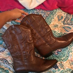Size 8 brown cowboy boots