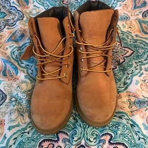 Men's 5, women's 7 gently used timberland boots.