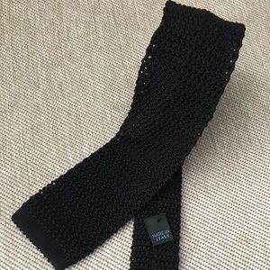 Black knit tie!