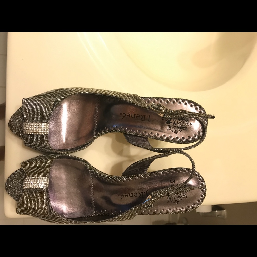 J.reneé Heels