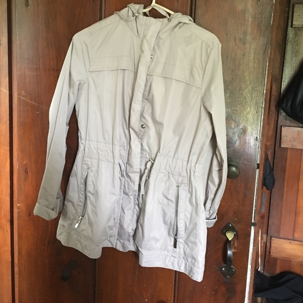 Hooded rain jacket