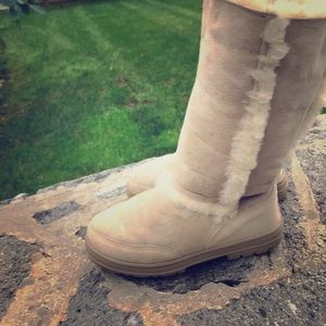 Ugh tall boots size 8