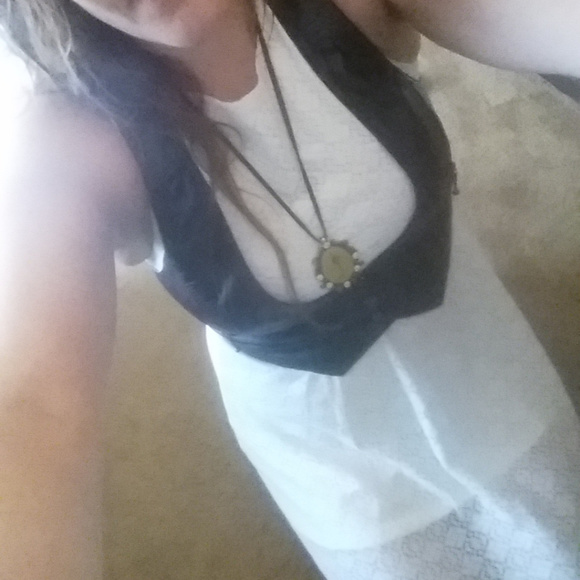 Meet your Posher, Danielle - Picture 3 of 5