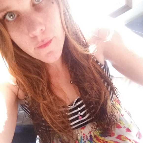 Meet your Posher, Danielle - Picture 2 of 5