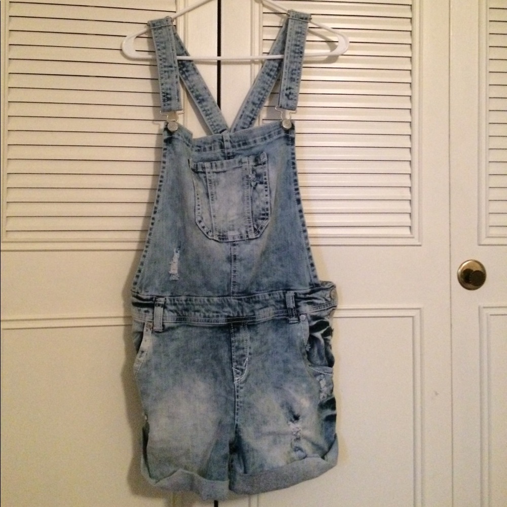 Cute short-style jumpsuit