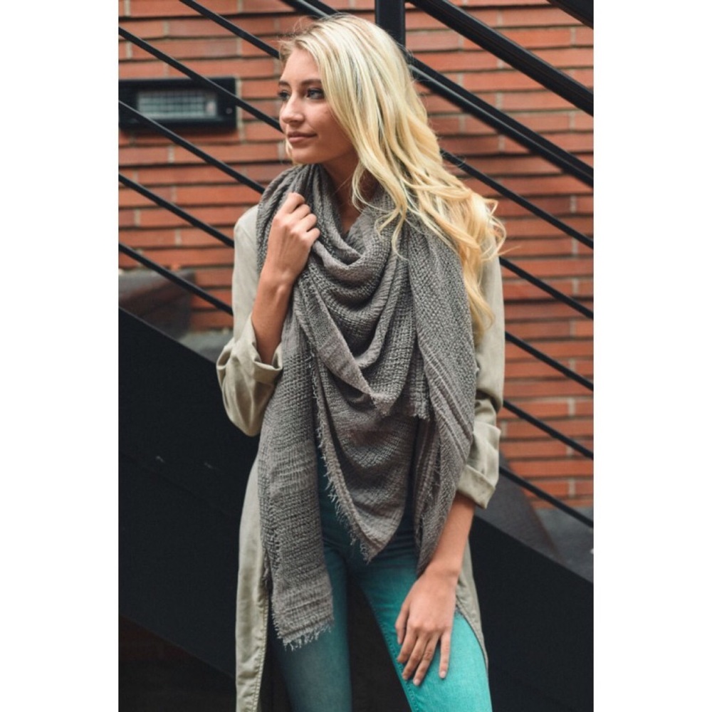 New Bohemian Grey Open Weave Boho Blanket Scarf - Picture 2 of 3
