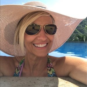 Meet your Posher, Sandy