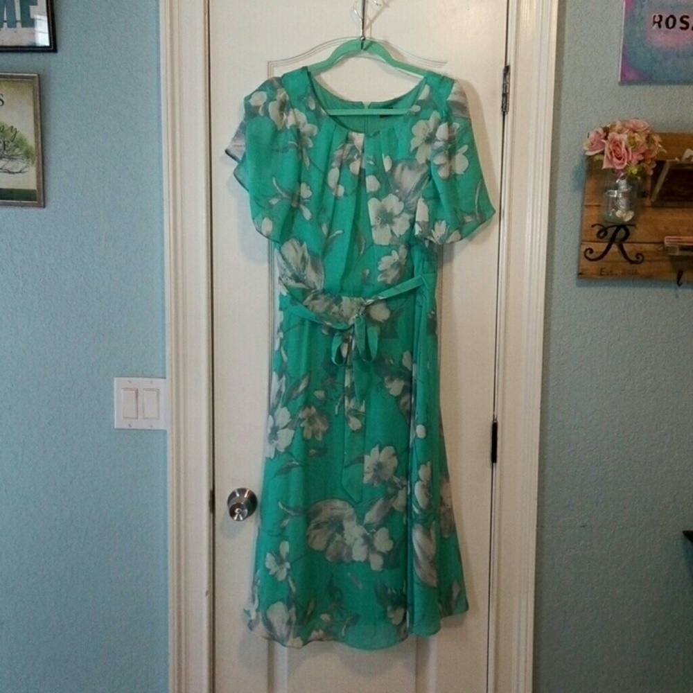 Beautiful seafoam grey white floral  midi dress