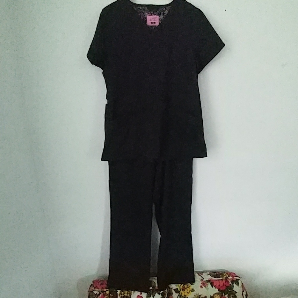 ***Dansko****Scrub Set