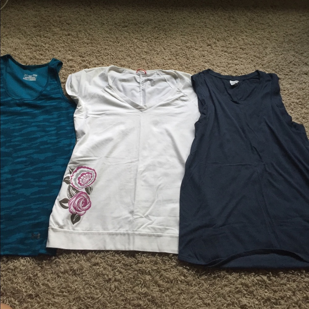2 workout tops. L/XL