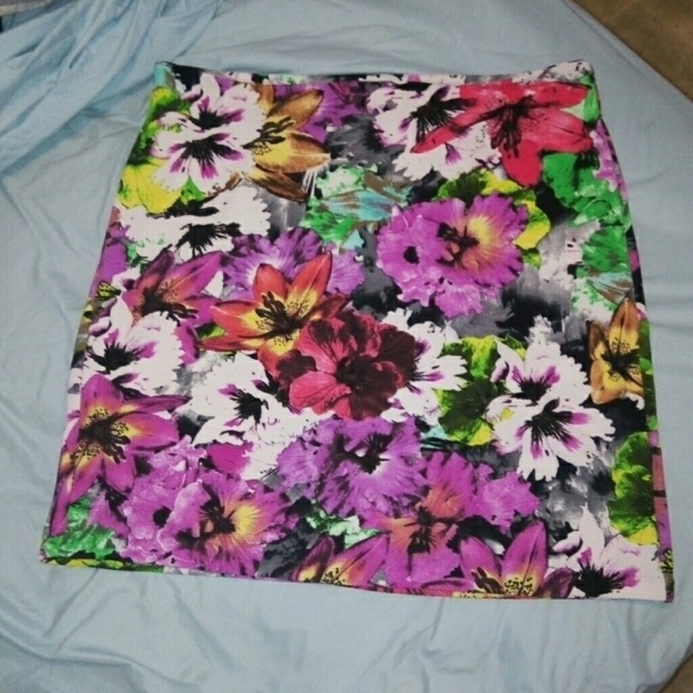 New York & co floral pencil/ bodycon skirt