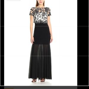 Betsy +Adam very elegant dress! Lace+3 media🔥