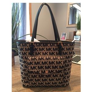 Michael Kors Jet Set item