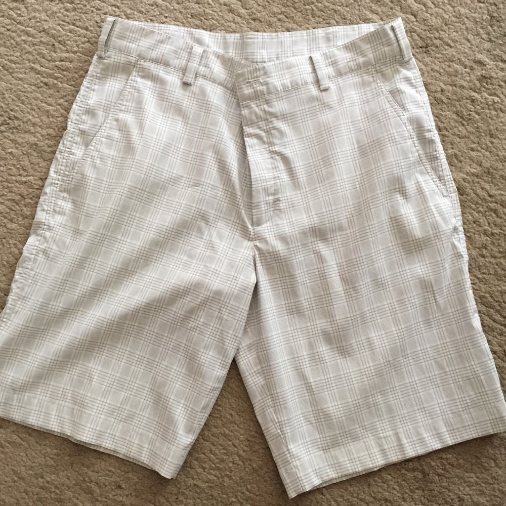 Men's Nike dri fit golf shorts. Size 34