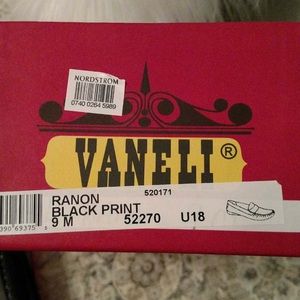 Vaneli size 9 women's loafers   Brand new