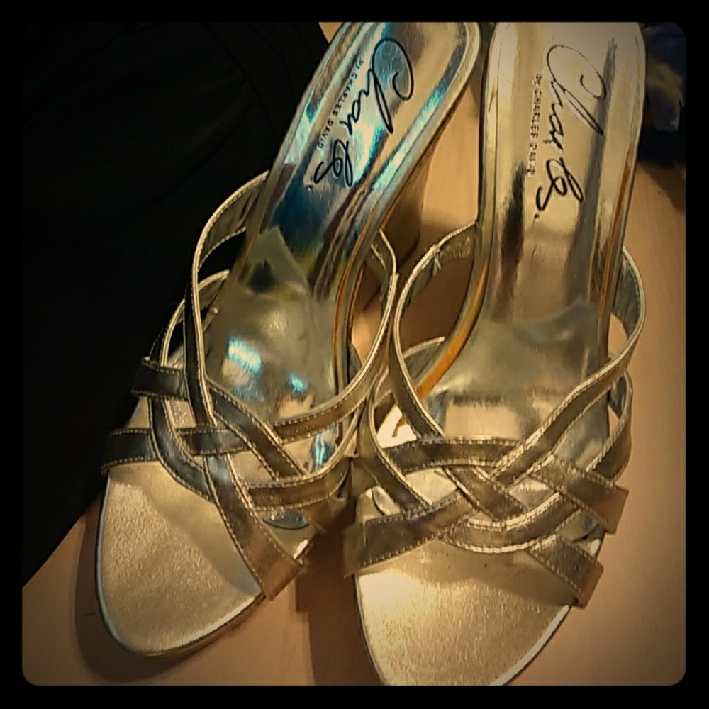 Gorgeous Designer Strappy Gold wedges!