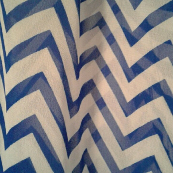 100% POLYESTER NAVY BLUE AND WHITE BLOUSE - Picture 2 of 3