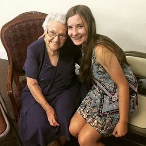 Meet your Posher, Caitlin