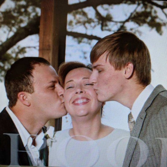 Meet your Posher, Renee - Picture 3 of 3