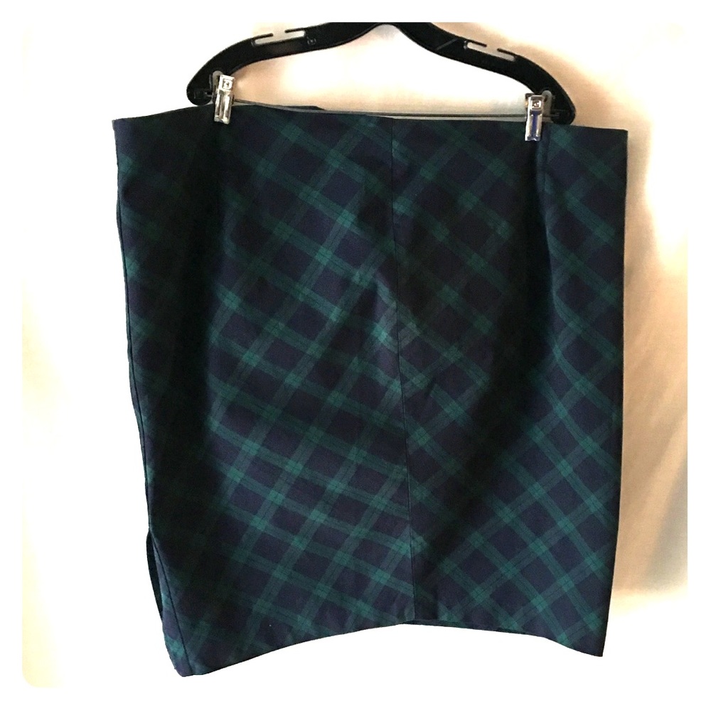 OLD  NAVY PLUS SIZE 22 PLAID SKIRT. 97% COTTON.