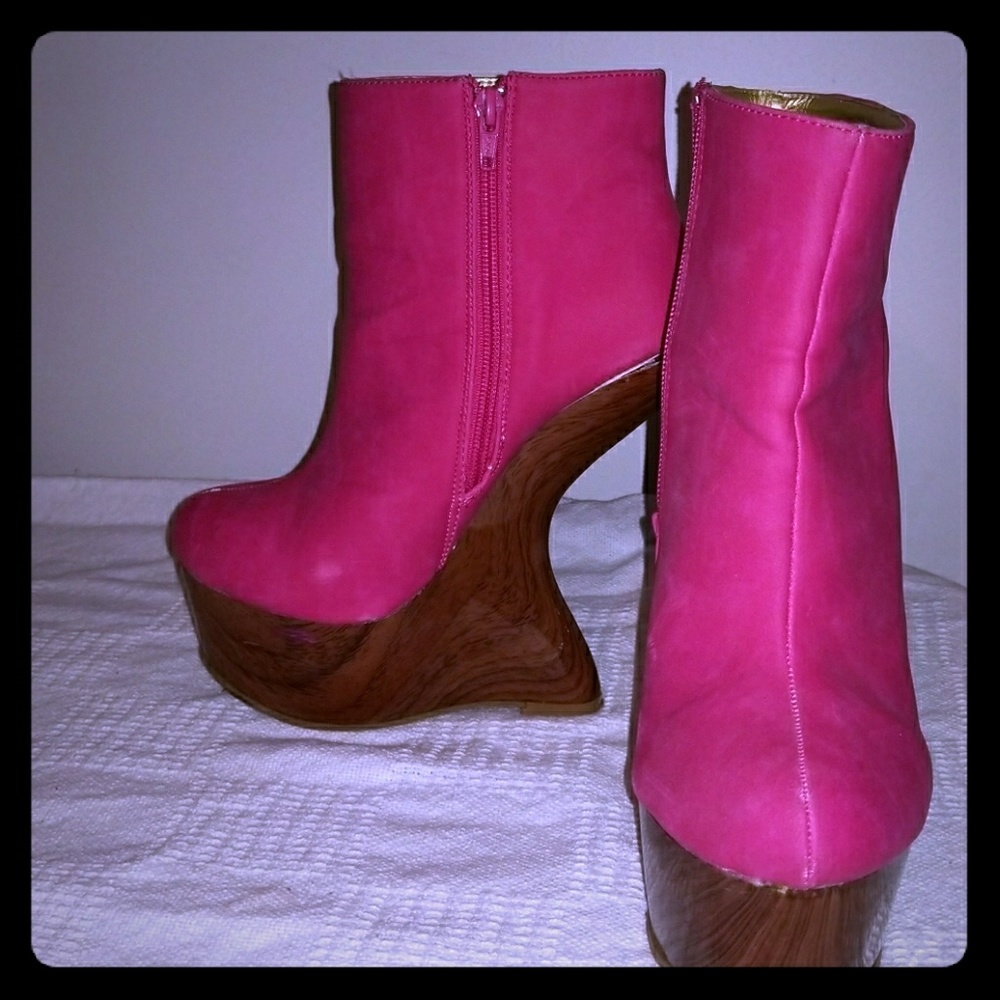 Pick sued and faux wood wedges