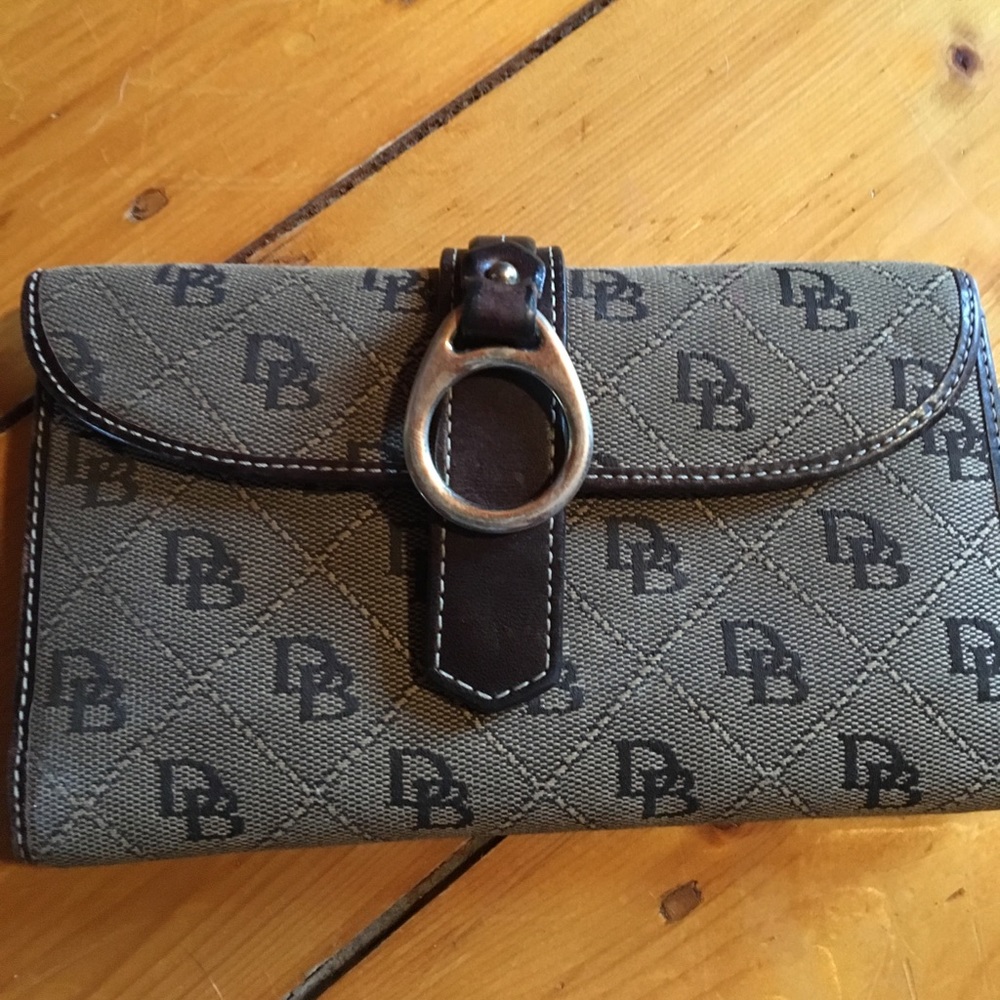 Dooney and Bourke wallet