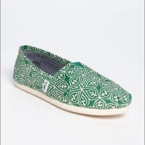 NWT Green Circle Print Toms