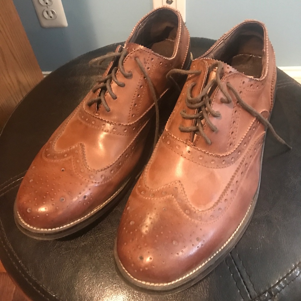 STEVE MADDEN WING TIP DRESS SHOE