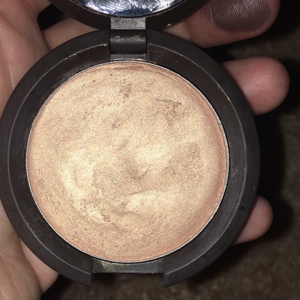 CREAM champagne pop highlighter