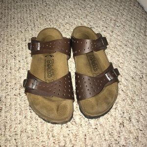 Brown birkenstocks