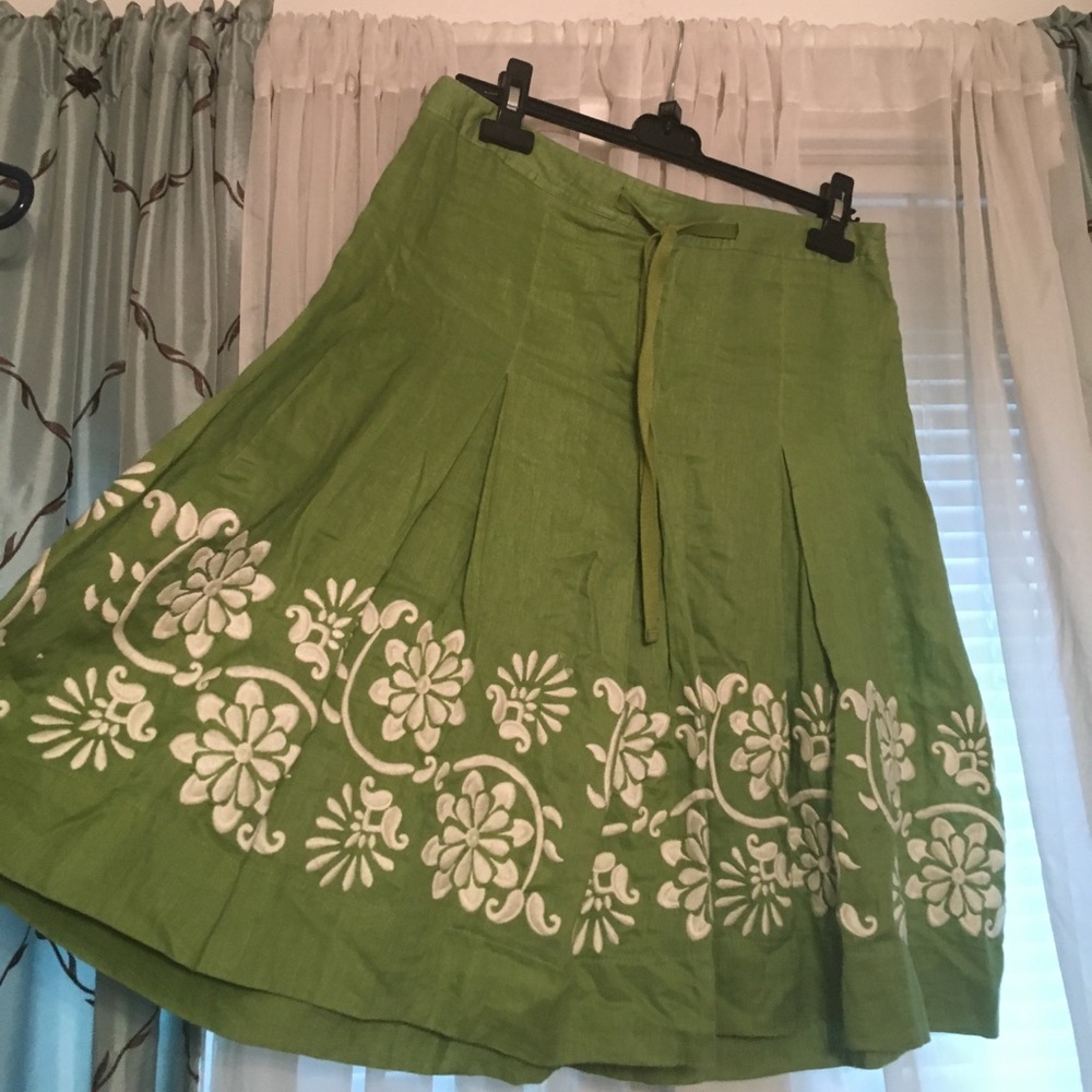 100% Linen Ann Taylor embroidered skirt