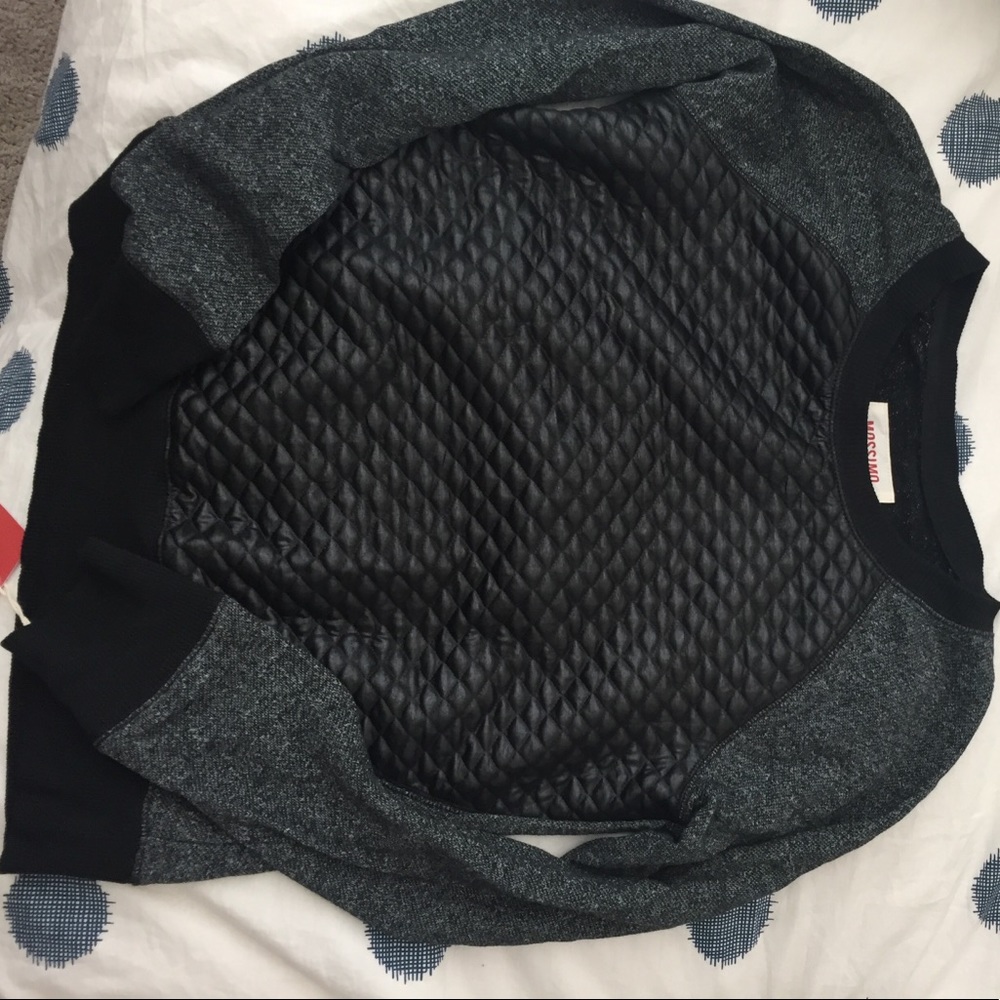 crew neck sweatshirt