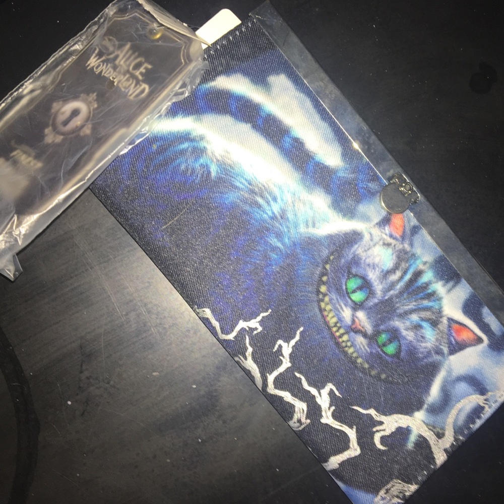 NWT Disney Alice in Wonderland Wallet