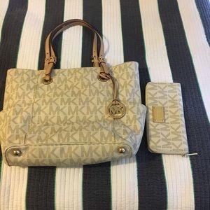 Michael Kors Jet Set bag WITH matching wallet!