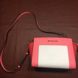 👜 MICHAEL KORS 👛 Pink and White Purse