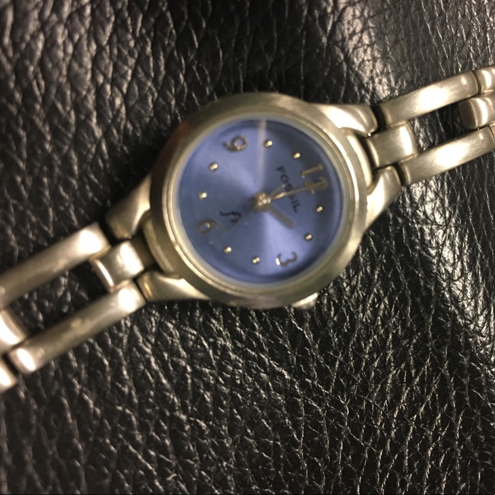 Fossil watch. Battery does not work!