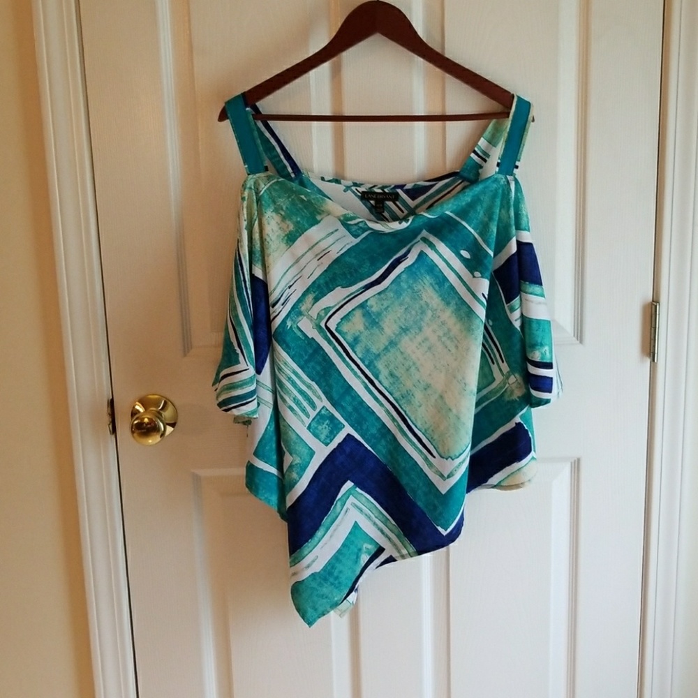 Cold shoulder Asymetrical poncho