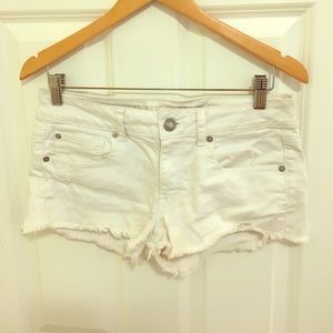 American Eagle White shorts
