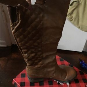 Knee high fashionable boots