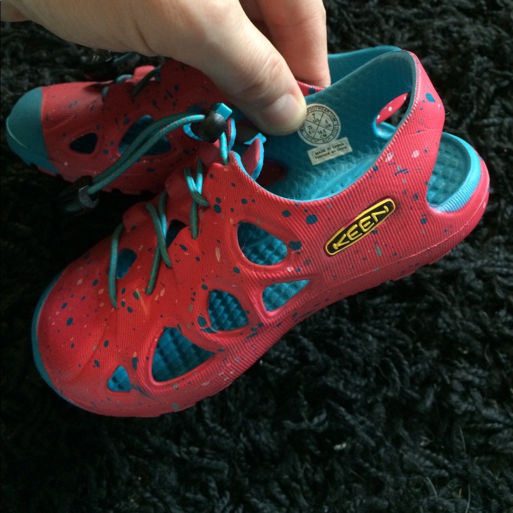 Toddler girl keen sandals size 7