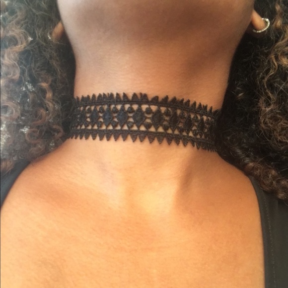 Black Lace Thick Choker - Picture 3 of 6