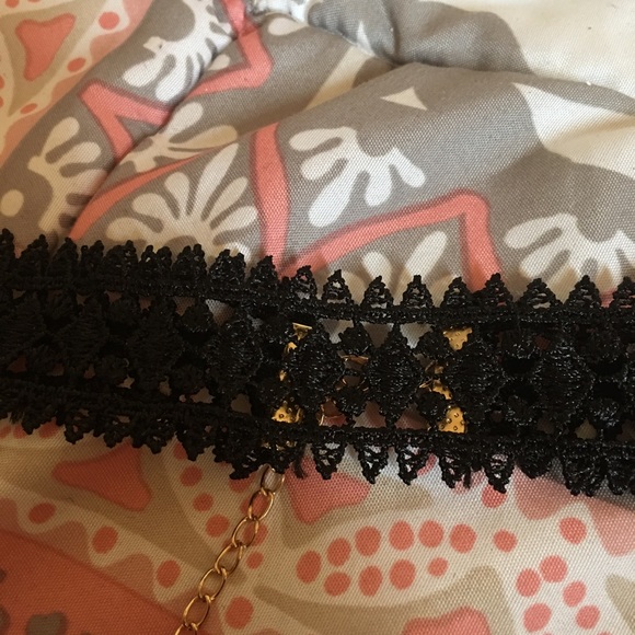 Black Lace Thick Choker - Picture 5 of 6