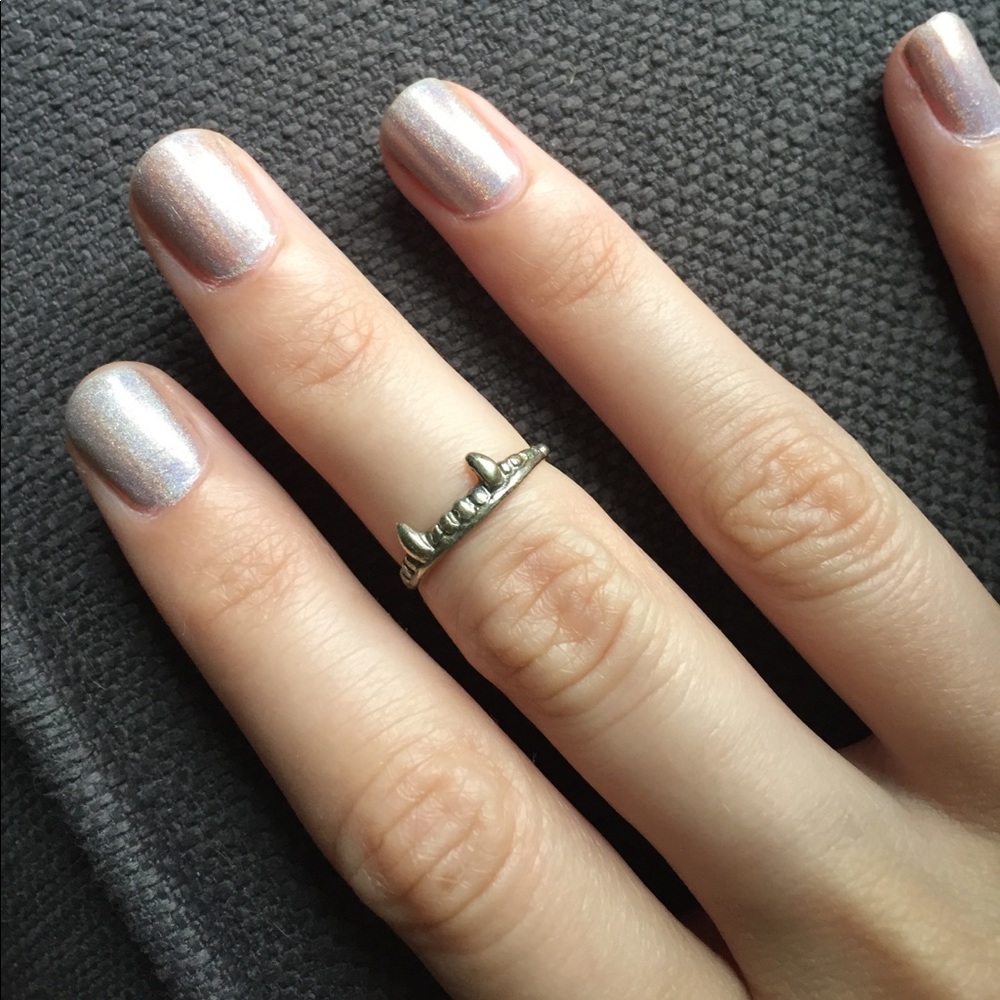 ❌SOLD❌ Verameat Vampire teeth midi ring