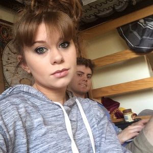 Meet your Posher, Val