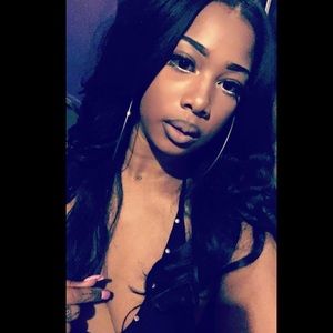 Meet your Posher, Mia