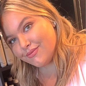 Meet your Posher, Adriana