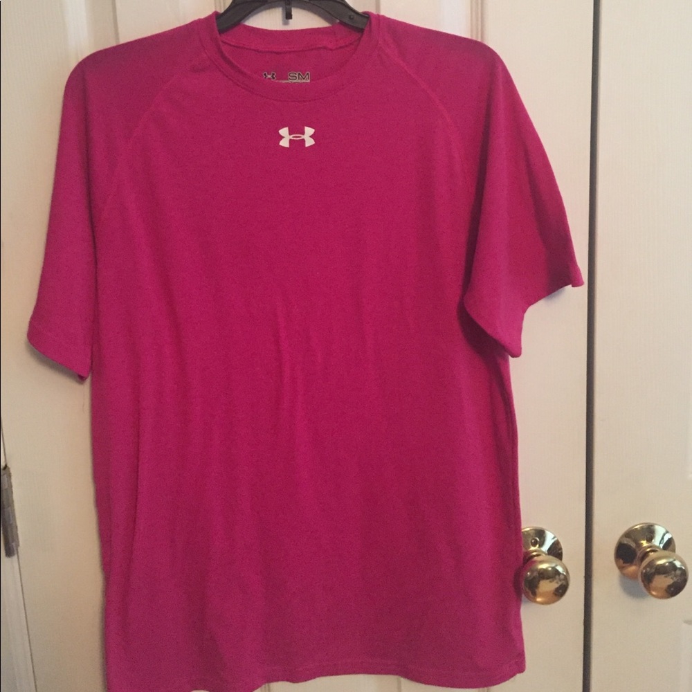 barely worn, pink under armour t shirt