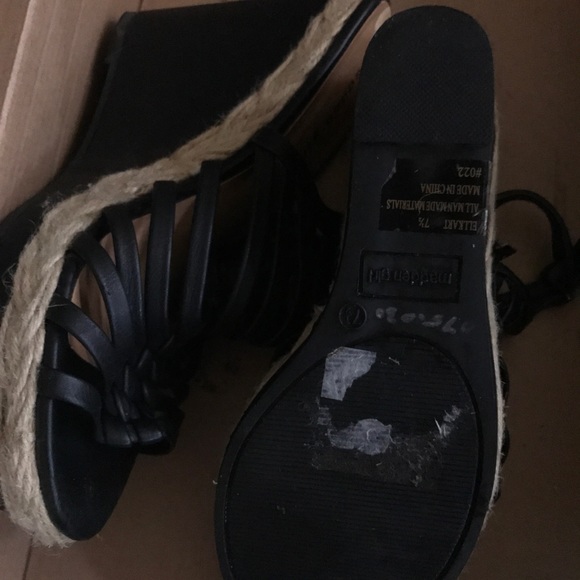 Shoe - Picture 3 of 5