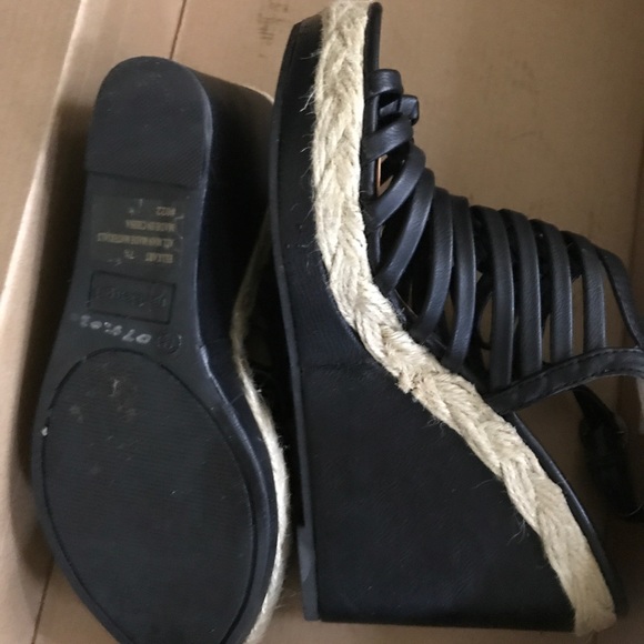 Shoe - Picture 4 of 5