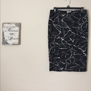 ⬇️ H&M Pencil Skirt